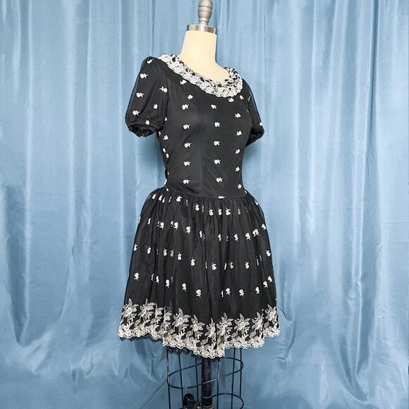NWT Gothic Lolita Size S 4 Embroidered Floral Rose Motif Babydoll Dress - Picture 2 of 7